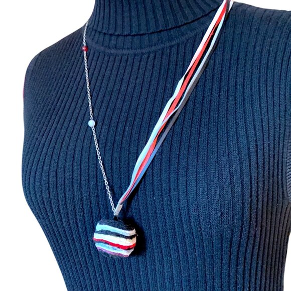 Handmade long necklace with fabric pompom ribbons and beads red blue white black - Picture 3 of 9